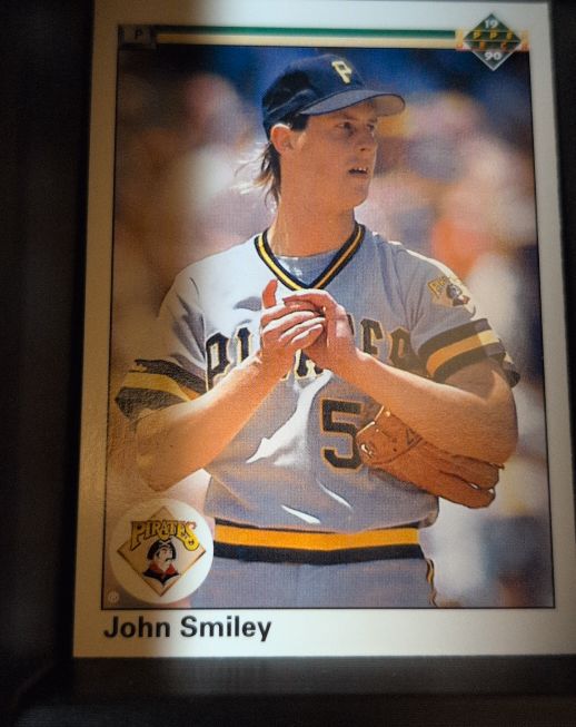 1990 Upper Deck #387 John Smiley — front