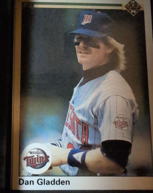 1990 Upper Deck #238 Dan Gladden — front