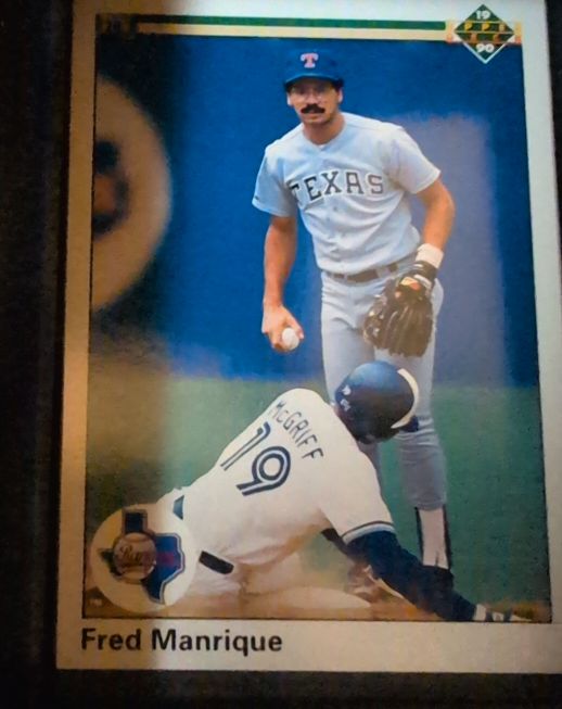 1990 Upper Deck #392 Fred Manrique — front
