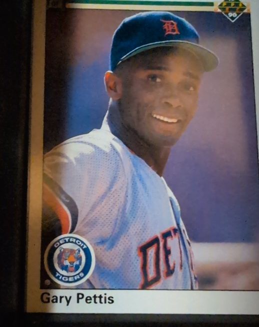 1990 Upper Deck #385 Gary Pettis — front