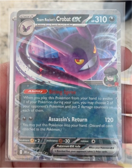 2022 Pokémon TCG #122 Team Rocket's Crobat ex — front