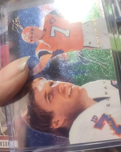 1995 Fleer Flair #61 John Elway — front