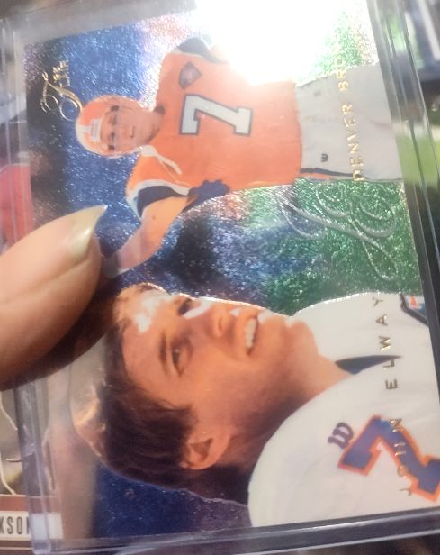 1995 Fleer Flair #61 John Elway — front
