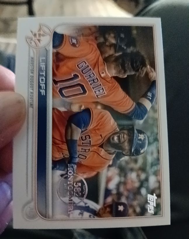 2022 Topps #110 Liftoff Yordan Alvarez — front