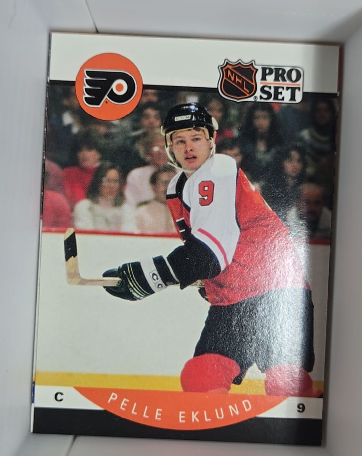 1990-91 Pro Set #215 Pelle Eklund — front