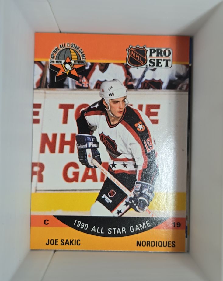 1990-91 Pro Set #375 Joe Sakic — front