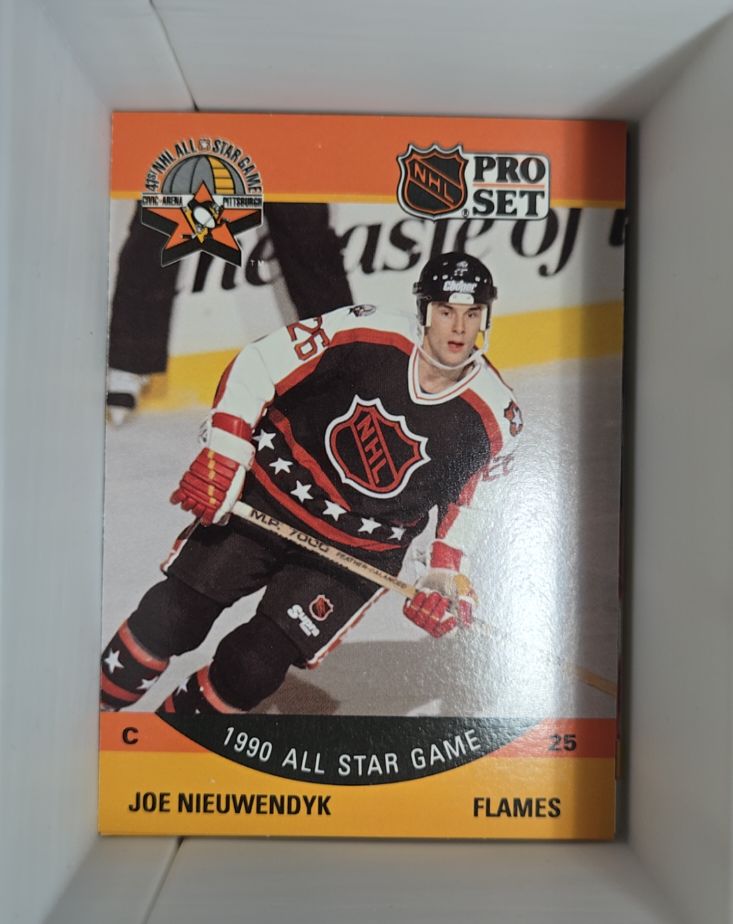1990 Pro Set #344 Joe Nieuwendyk Calgary Flames — front