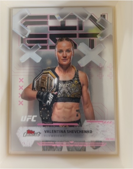 2025 Topps Finest UFC #32 Valentina Shevchenko — front