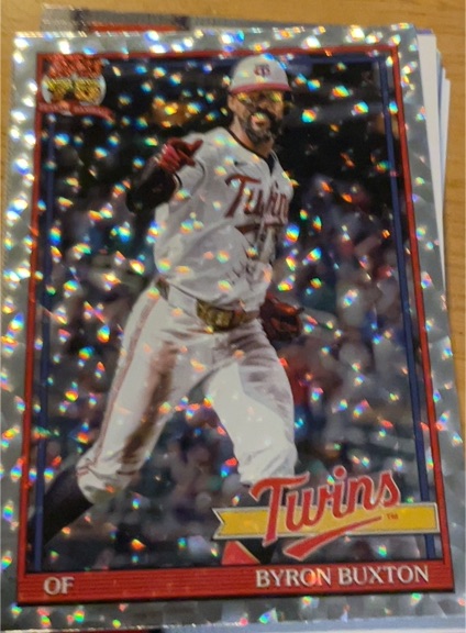 2026 Topps #T91-92 Byron Buxton 1991 Topps 35th Anniversary Crackle Foil — front