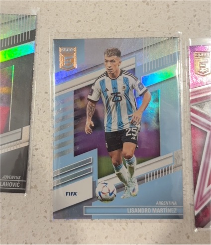2022-23 Panini Donruss Elite #25 Lisandro Martinez — front