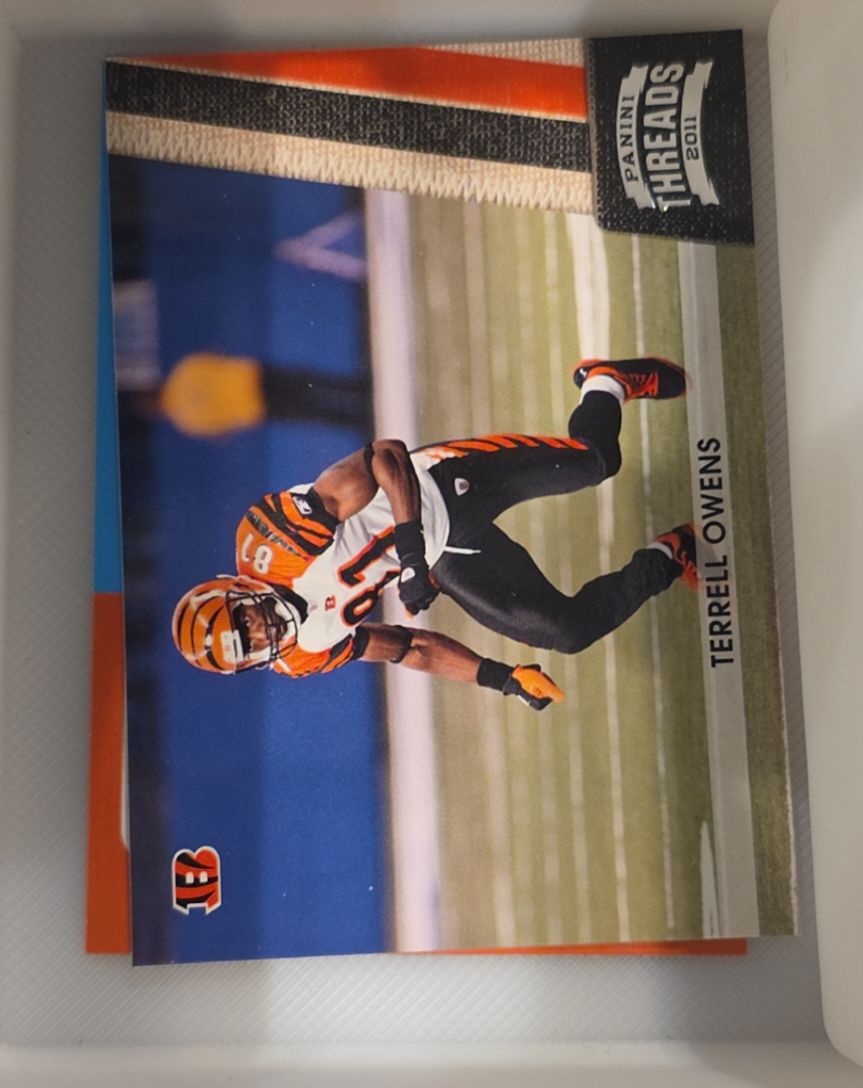 2011 Panini Threads #33 Terrell Owens — front