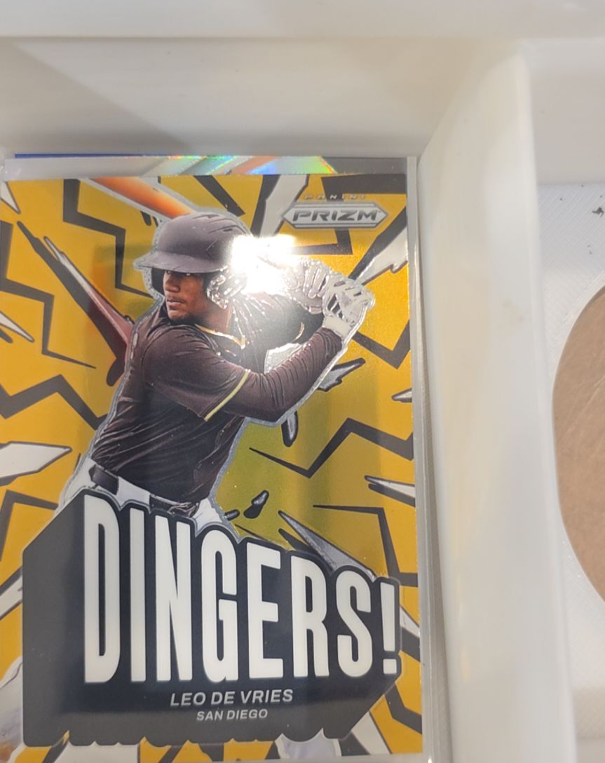 2025 Panini Prizm #15 Leo De Vries Dingers! — front