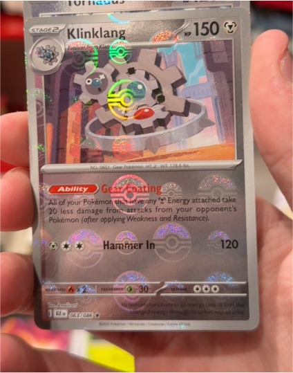 2022 Pokémon TCG Black & White Boundaries Crossed #63 Klinklang — front