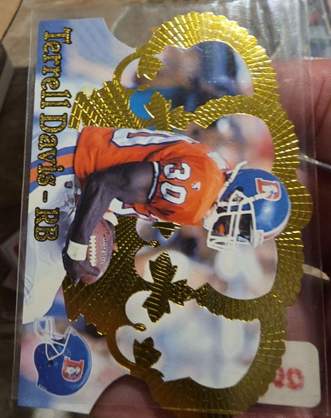 1995 Pacific Crown Royale #136 Terrell Davis — front