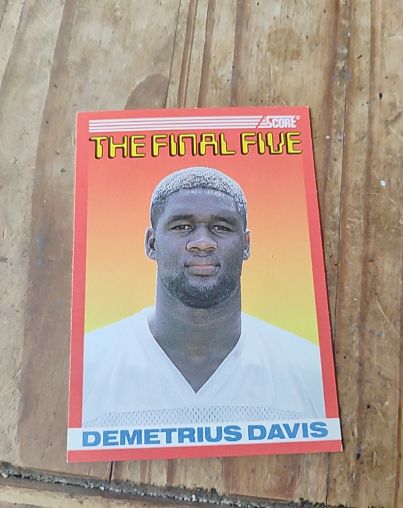 1990 Score #B2 Demetrius Davis The Final Five — front