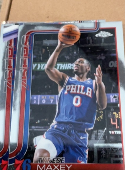 2025-26 Topps Chrome #185 Tyrese Maxey — front