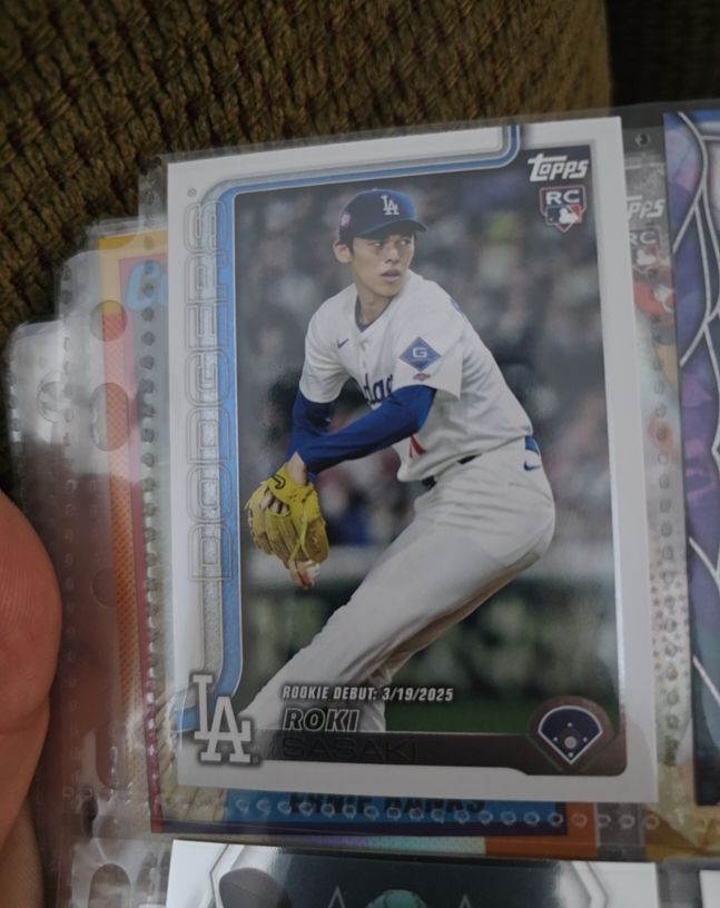 2025 Topps Chrome Update #USC73 Roki Sasaki — front