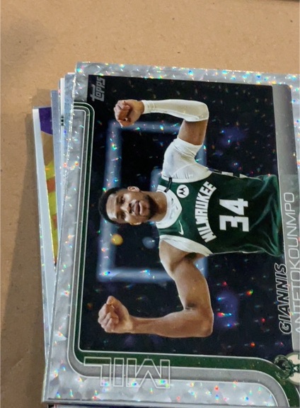 2025-26 Topps #54 Giannis Antetokounmpo — front