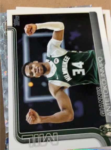 2025-26 Topps #54 Giannis Antetokounmpo — front