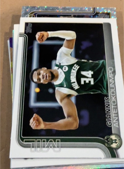 2025-26 Topps #54 Giannis Antetokounmpo — front