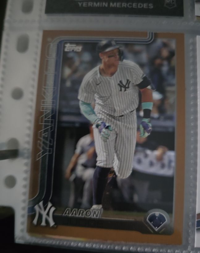 2025 Topps Series 1 #300 Aaron Judge — front