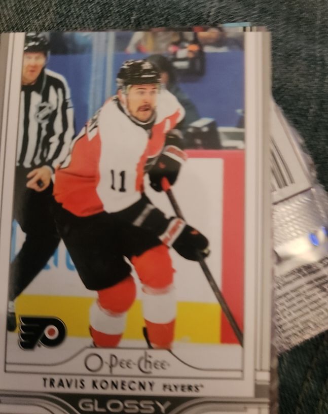 2025-26 Upper Deck #OG-18 Travis Konecny O-Pee-Chee Glossy — front