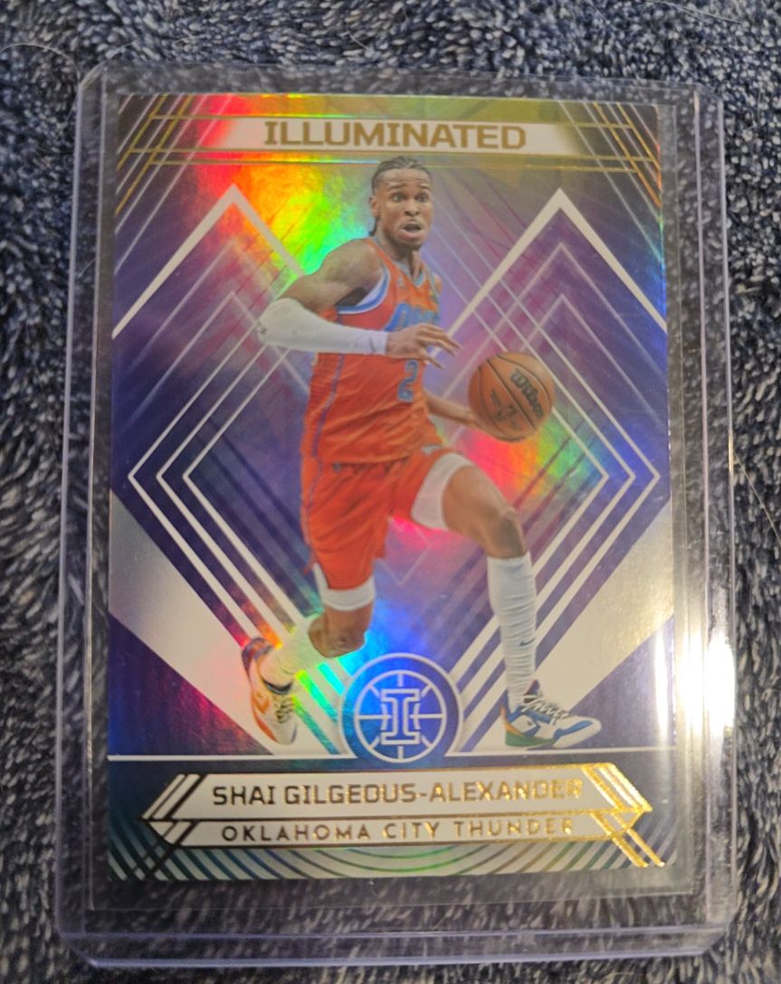 2021-22 Panini Illusions Illuminated #17 Shai Gilgeous-Alexander — front