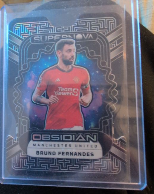2023-24 Panini Obsidian Supernova Bruno Fernandes — front