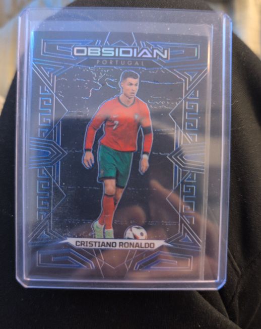 2020 Panini Obsidian #2 Cristiano Ronaldo — front