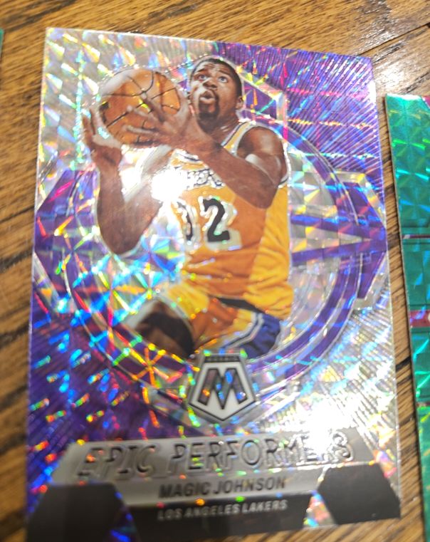 2022-23 Panini Mosaic #14 Magic Johnson Epic Performers Green Mosaic Prizm — front