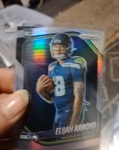 2025 Panini Prizm #439 Elijah Arroyo Silver Prizm Variation Rookie Card — front