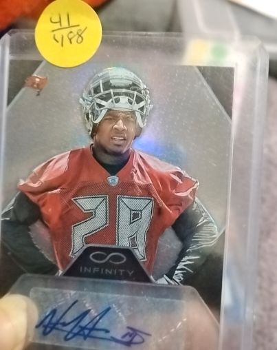 2016 Panini Infinity #RA-VH Vernon Hargreaves III — front