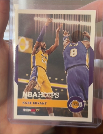2016-17 Panini NBA Hoops #10 Kobe Bryant — front