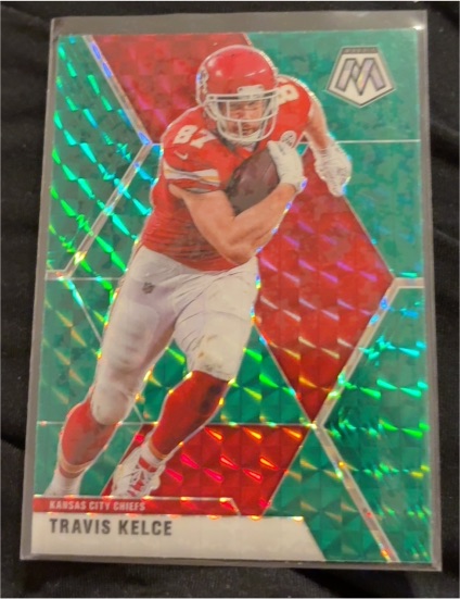 2020 Panini Mosaic #4 Travis Kelce — front
