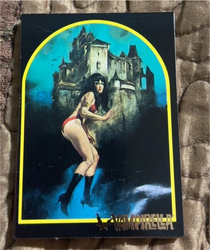 1995 Topps Visions of Vampirella #14 Vampirella — front