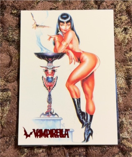 1995 Topps Vampirella #5 — front