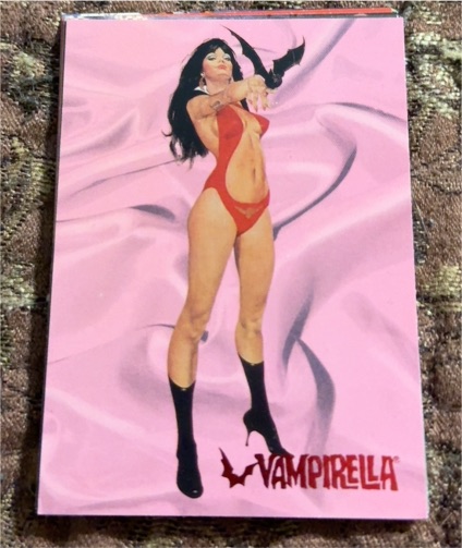 1995 Topps Vampirella #28 — front