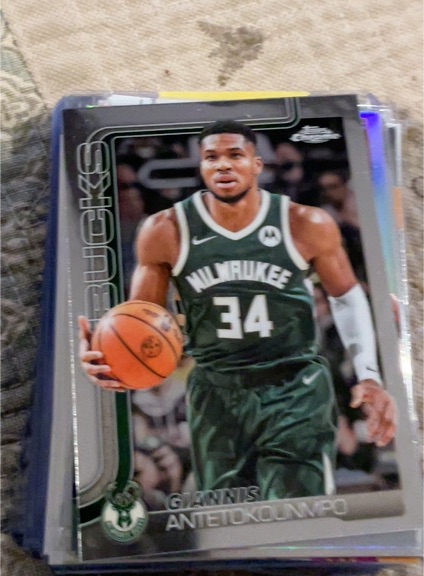 2025-26 Topps Chrome #137 Giannis Antetokounmpo — front