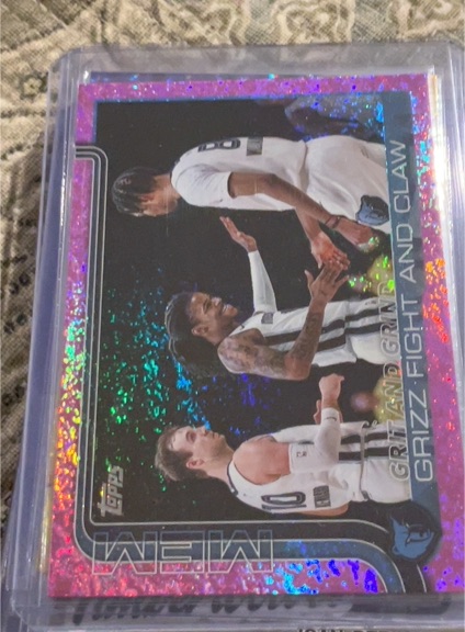 2025-26 Topps #298 Memphis Grizzlies Grit and Grind Grizz Fight and Claw Pink Holo Foil — front
