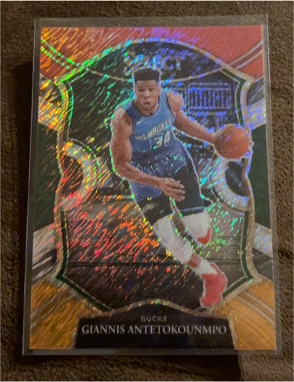 2020-21 Panini Select #54 Giannis Antetokounmpo — front