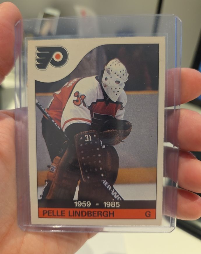 1985-86 O-Pee-Chee #110 Pelle Lindbergh Memorial Card Philadelphia Flyers — front