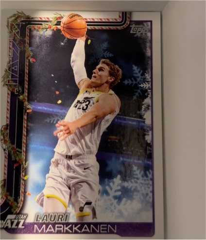 2025-26 Topps Holiday #H101 Lauri Markkanen — front