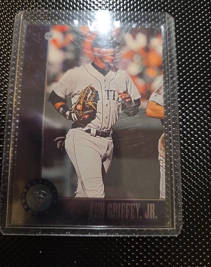 1996 Leaf #41 Ken Griffey Jr. — front
