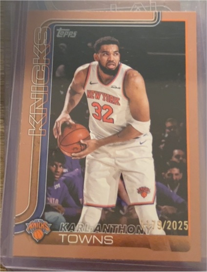 2025-26 Topps #19 Karl-Anthony Towns — front