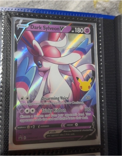 2021 Pokémon SWSH134 Dark Sylveon V — front