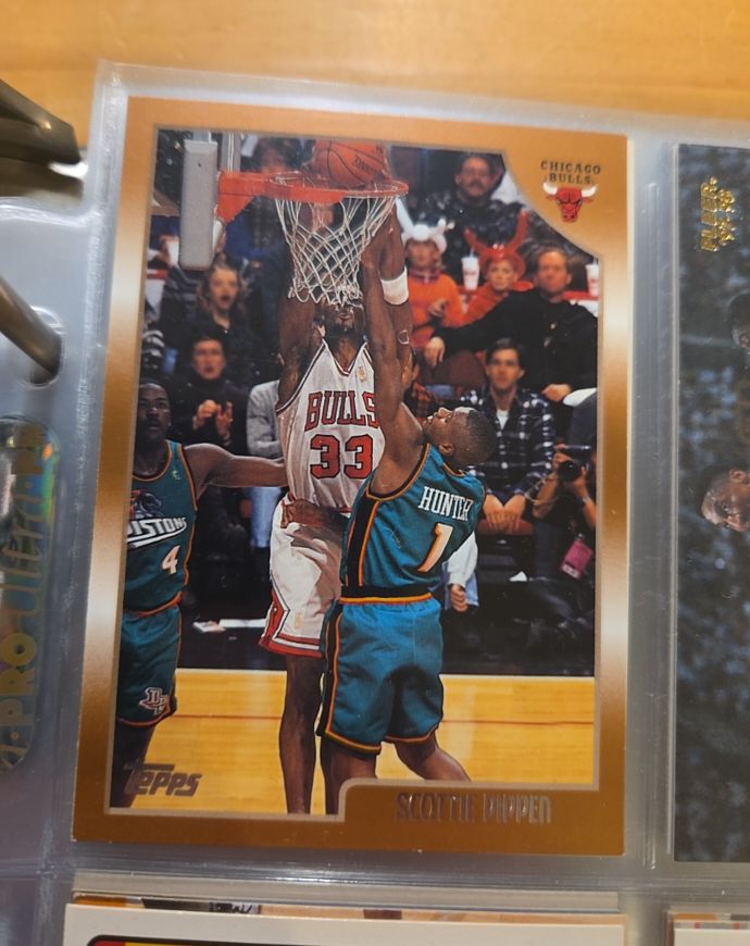 1998-99 Topps #1 Scottie Pippen — front
