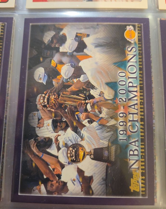 2000-01 Topps #155 1999-2000 NBA Champions Los Angeles Lakers — front