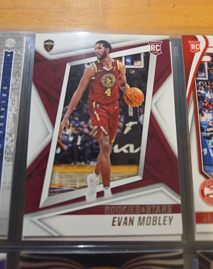 2021-22 Panini Chronicles Rookies & Stars #117 Evan Mobley — front