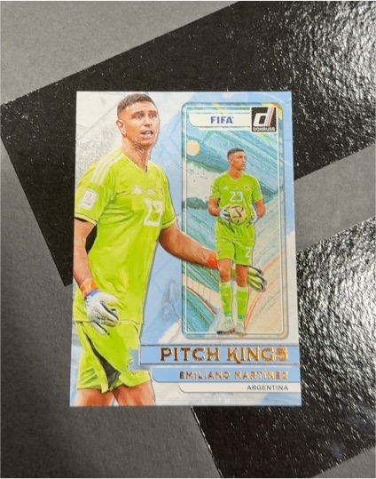 2022-23 Donruss Soccer Pitch Kings #14 Emiliano Martinez — front