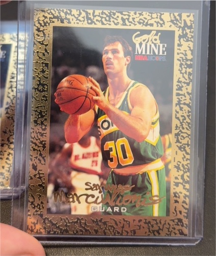 1995 Skybox NBA Hoops Gold Mine #449 Sarunas Marciulionis — front